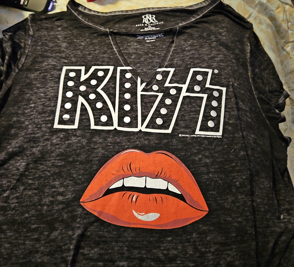 Rock & Republic Womens Kiss Tee . Size Xl . Light Weight Tee